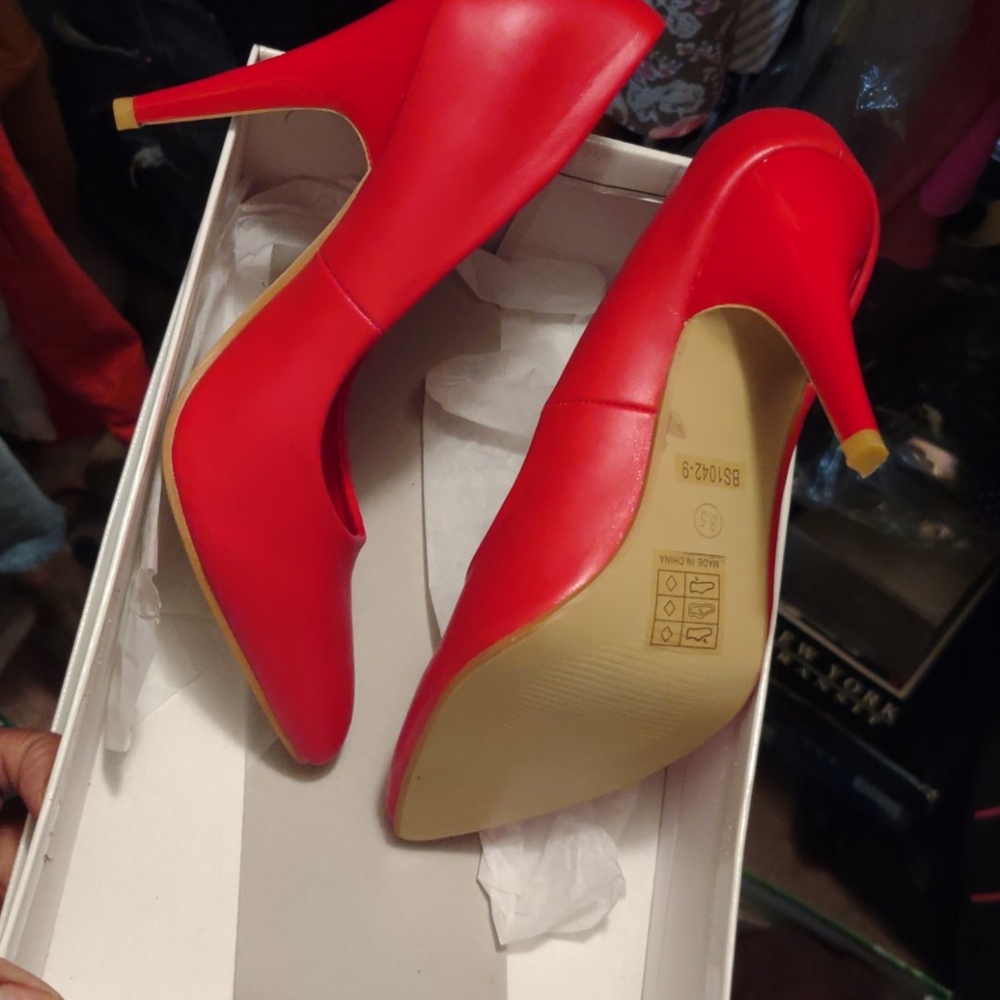 Heels - Picture 2 of 3